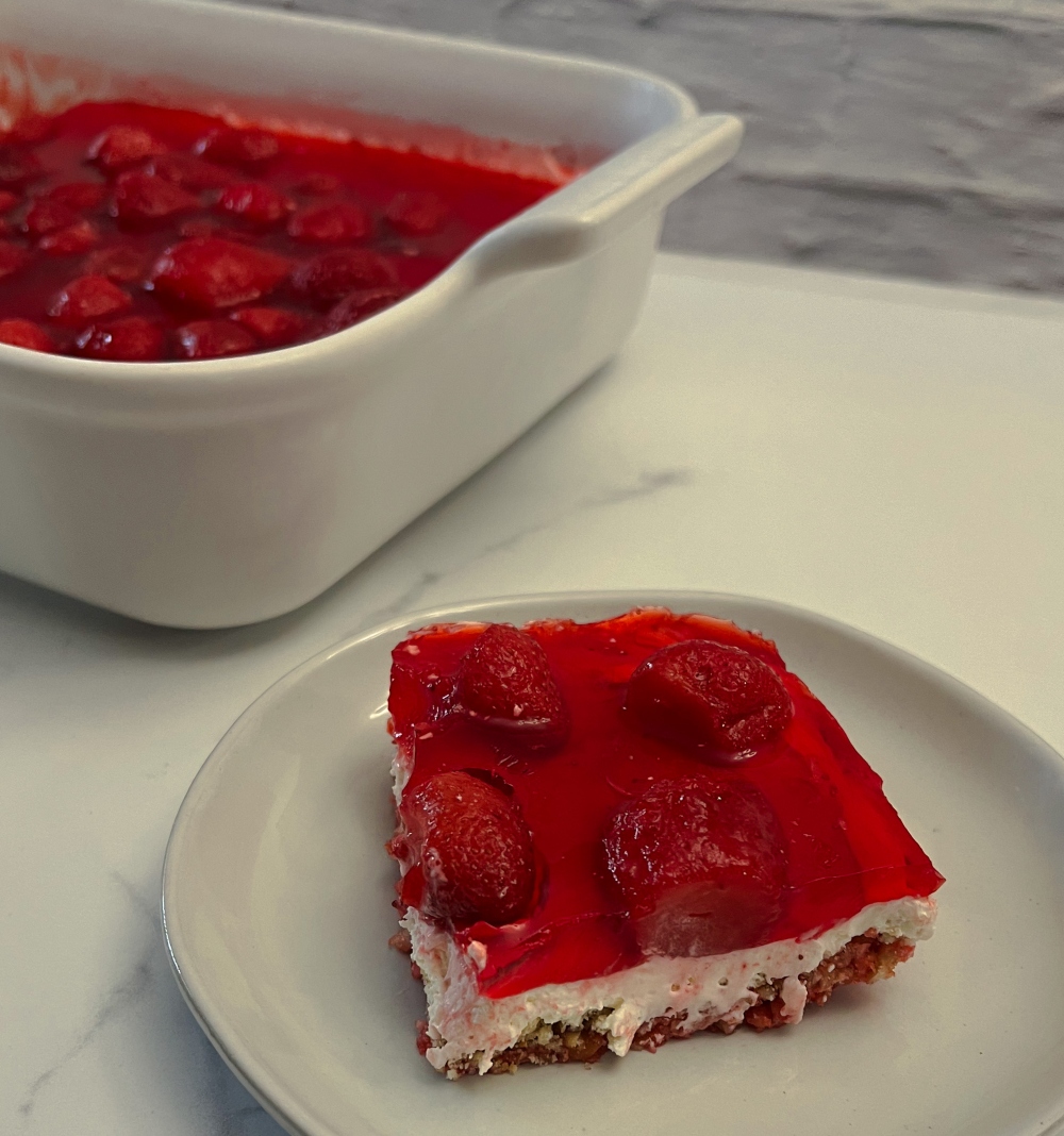 Cool Whip Strawberry Pretzel Salad 