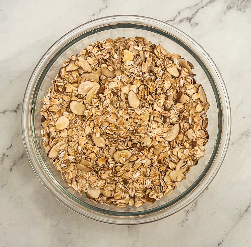 Rolled oats and almonds