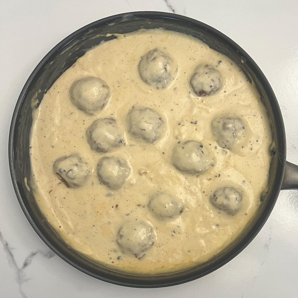 Cooking meatballs in stroganoff sauce