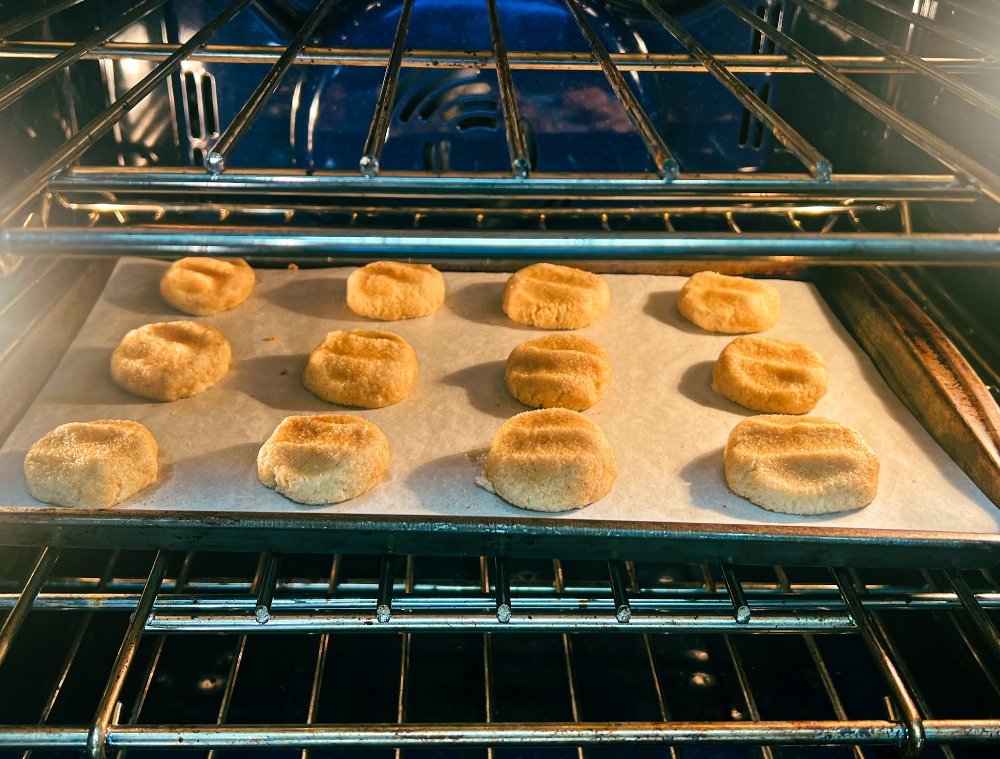 Snickerdoodles baking