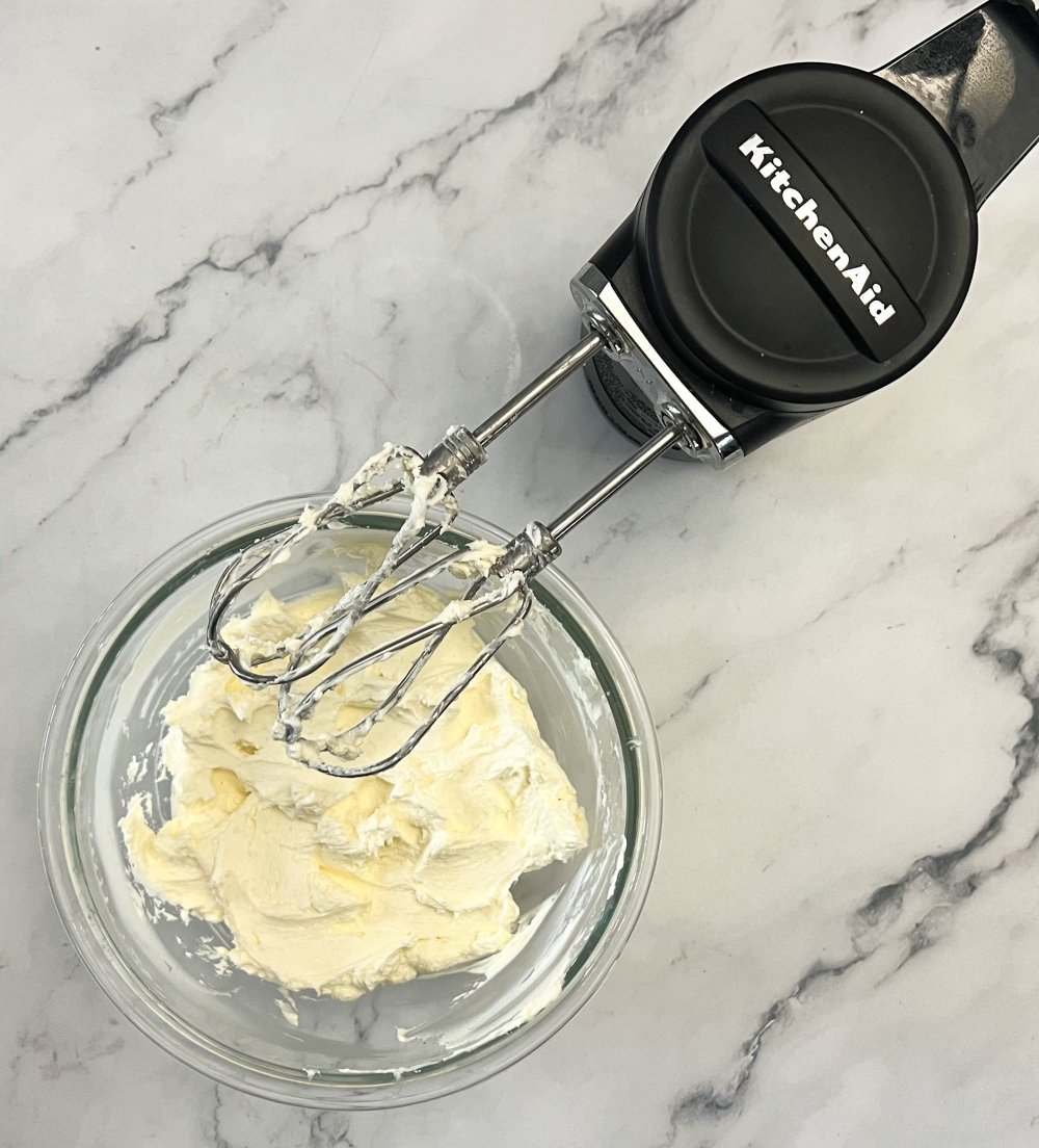 Whipping cream cheese