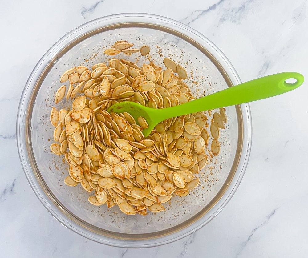 Mixing spices with pumpkin seeds