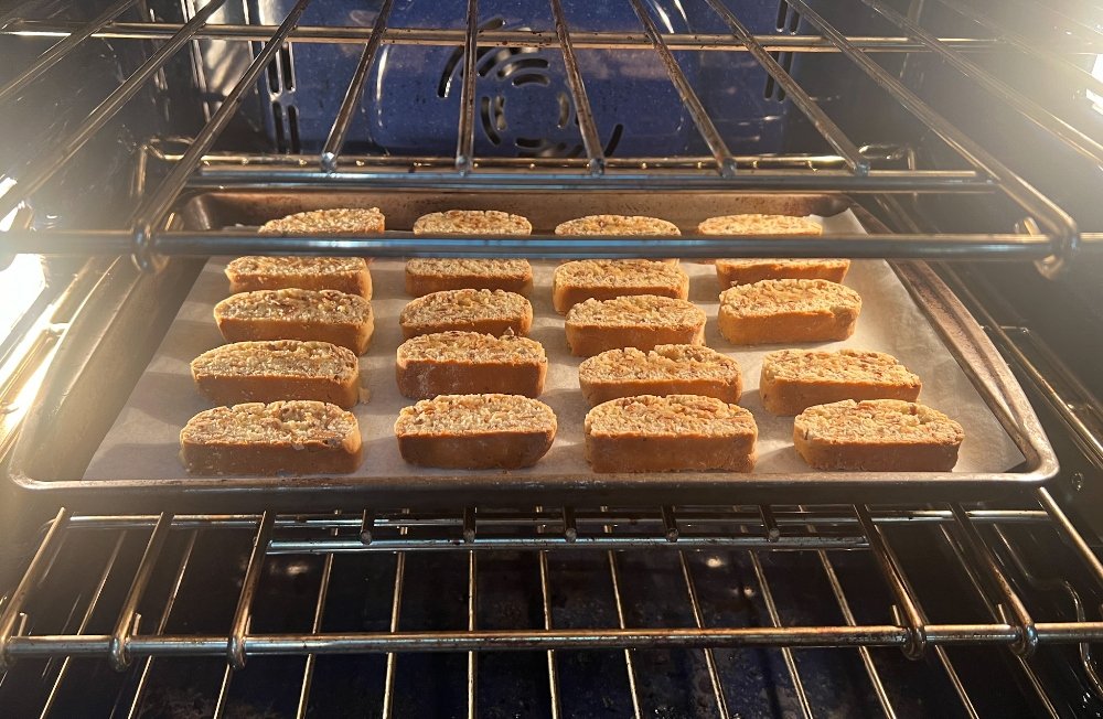 baking sliced biscotti